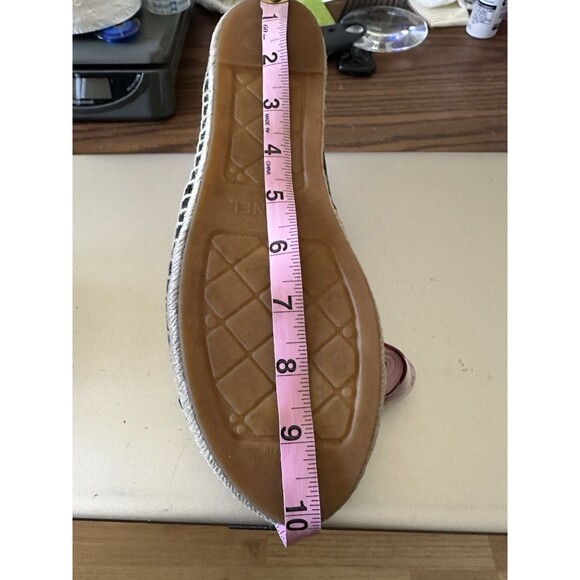 Chanel Camellia espadrilles black size 40, Runs Small ( See measurements) more l - Picture 16 of 16